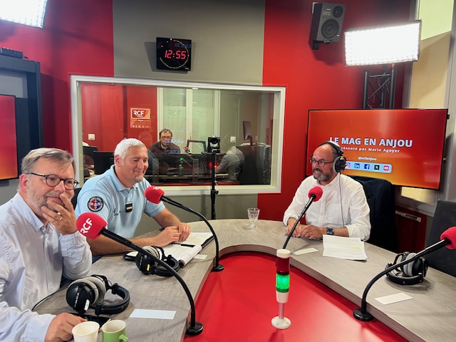 Tertrais Surveillance à la radio